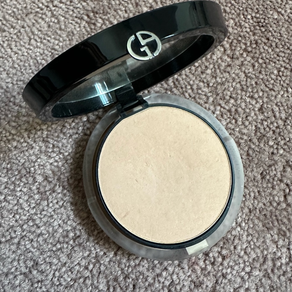 LUMINOUS SILK COMPACT DUAL-USE POWDER COMPACT in 4.5